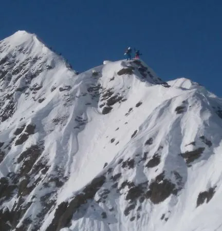 Sebastian شقة كابل