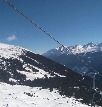 Sebastian شقة كابل