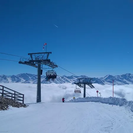 Sebastian شقة كابل